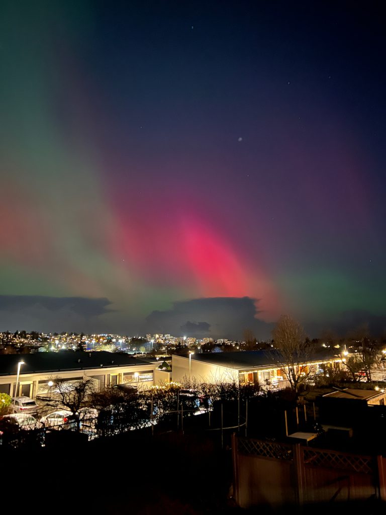 Aurora que parece un volcan